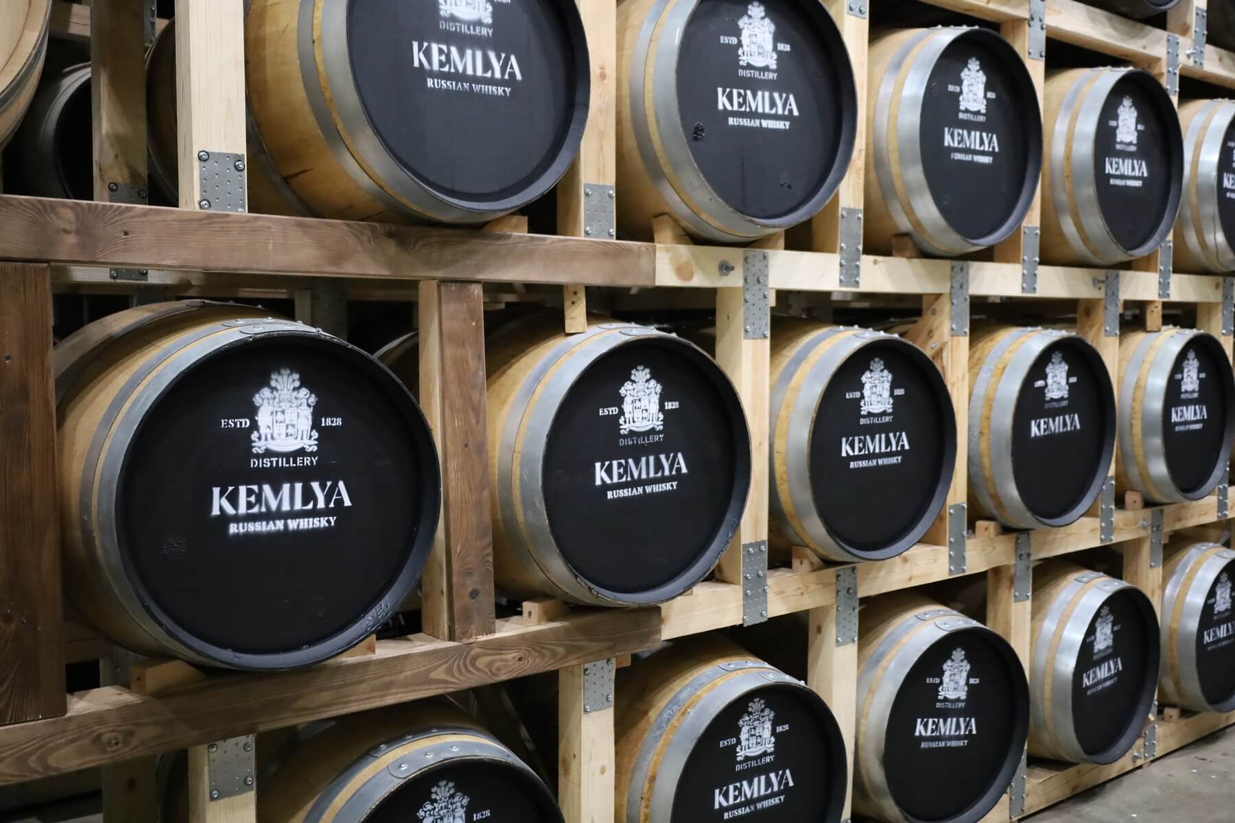 Настоящий виски только после выдержки в бочках!